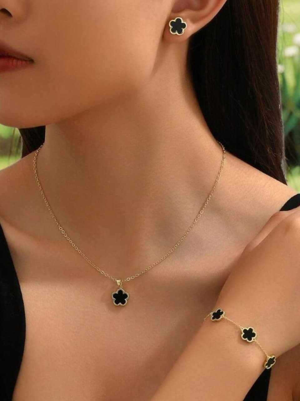 How to Style Minimal Gold Jewelry for Everyday: The Quiet Luxury Guide