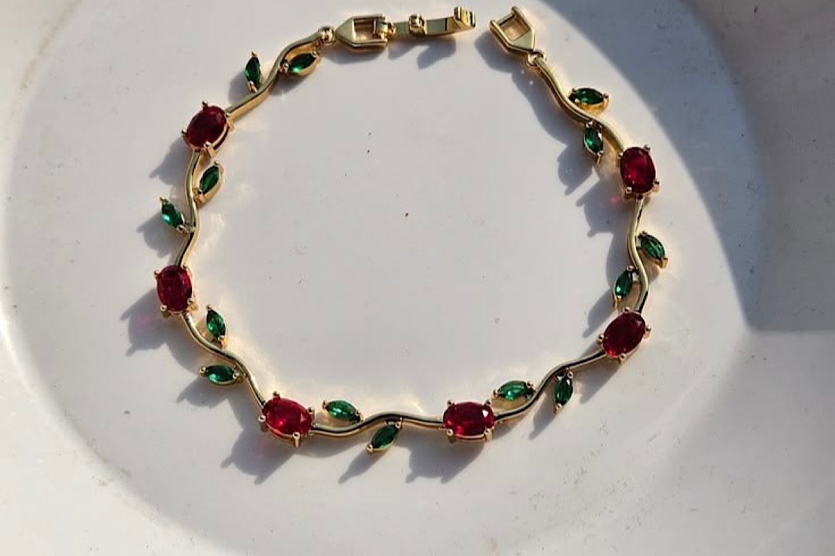 The Enchanted Rose Vine Bracelet: Nature-Inspired Elegance for Every Occasion